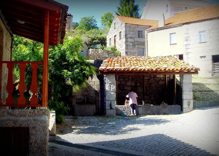 Casas Do Cruzeiro * Sabugueiro (Guarda)