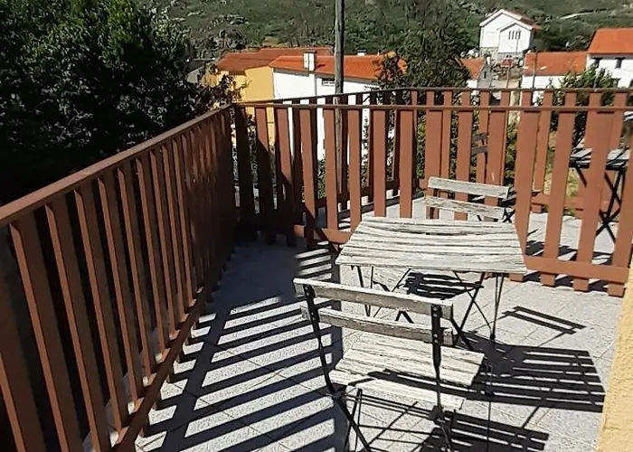 Casas Do Cruzeiro Sabugueiro (Guarda)