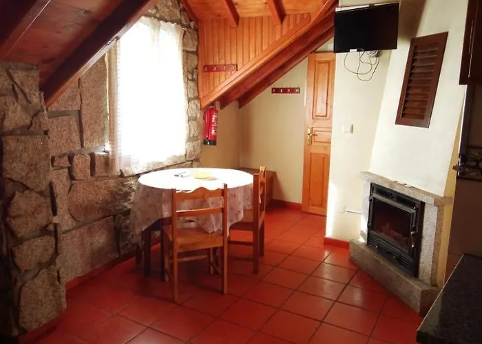 Casas Do Cruzeiro Alojamento de Turismo Rural Sabugueiro (Guarda)