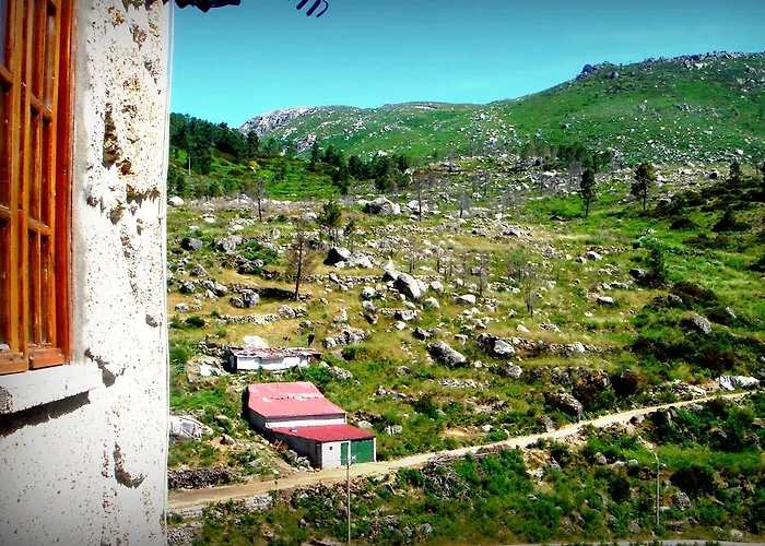 Casas Do Cruzeiro * Sabugueiro (Guarda)