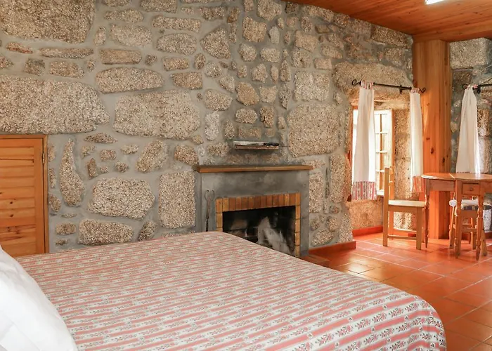 Casas Do Cruzeiro * Sabugueiro (Guarda)